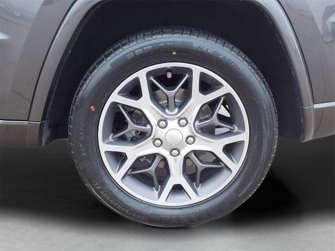 Used 2020 Jeep Grand Cherokee Overland image 3
