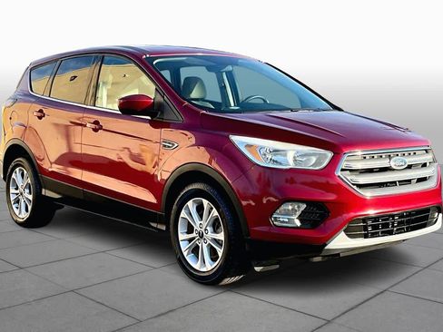 Used 2017 Ford Escape SE image 2