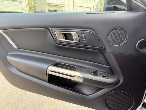 Used 2021 Ford Mustang Shelby GT500 w/ Carbon Fiber Track Pack image 39