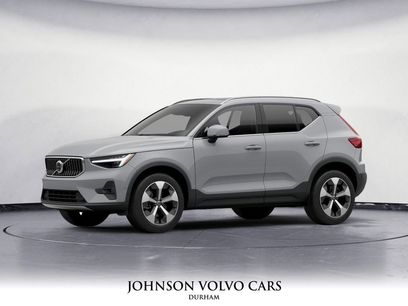 New 2025 Volvo XC40 B5 Plus w/ Climate Package