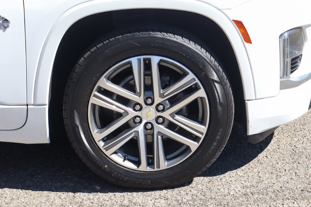 Used 2023 Chevrolet Traverse High Country FWD image 45