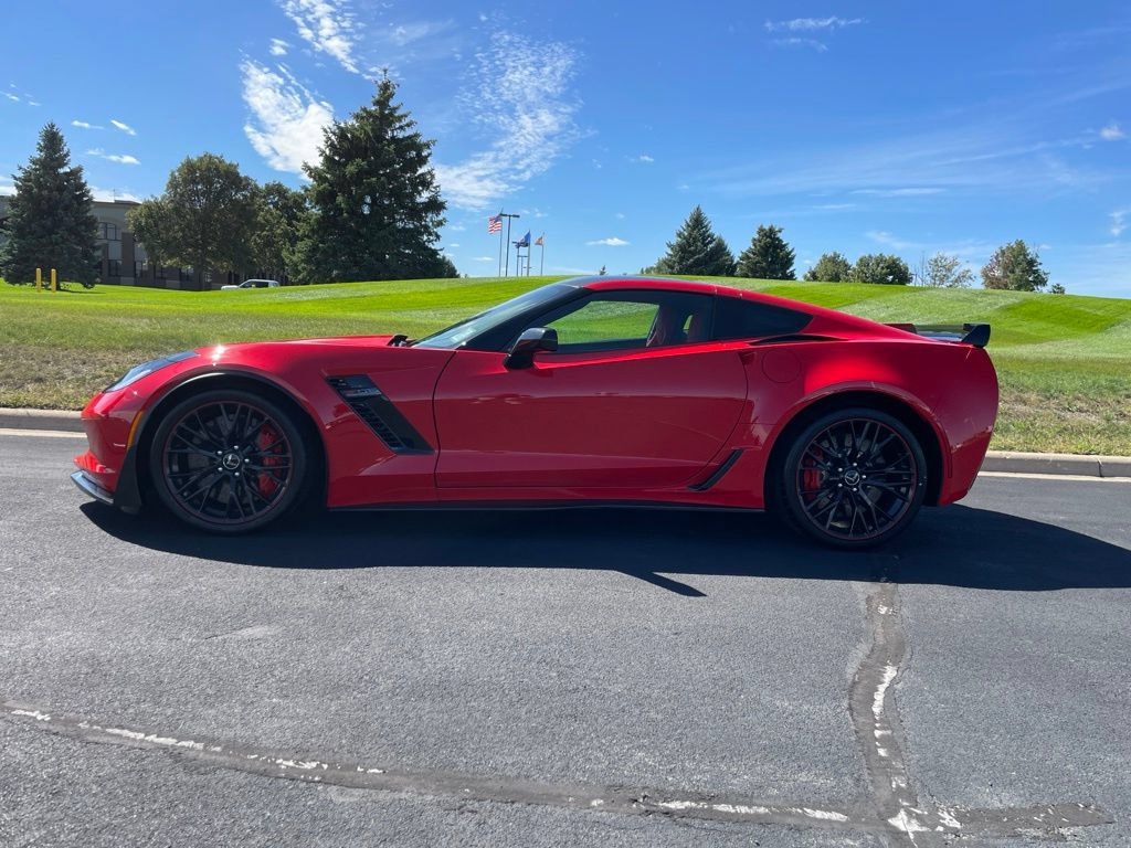 Used 2015 Chevrolet Corvette Z06 w/ 3LZ Preferred Equipment Group RWD image 2