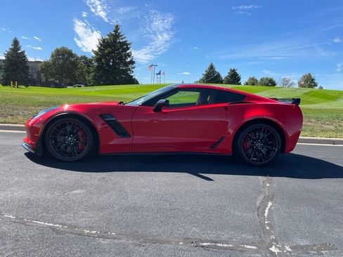 Used 2015 Chevrolet Corvette Z06 w/ 3LZ Preferred Equipment Group RWD image 2