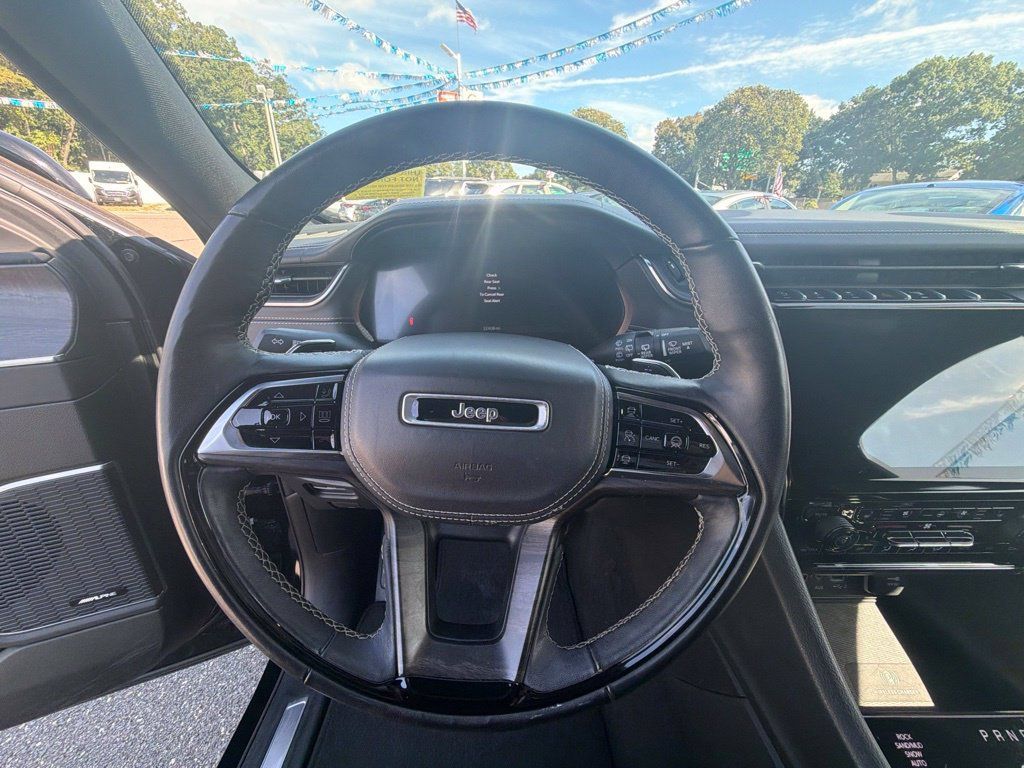 Used 2023 Jeep Grand Cherokee Overland w/ Adv Protech Group III AWD/4WD image 22