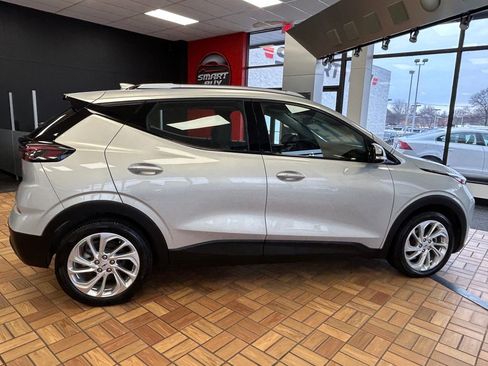 Used 2022 Chevrolet Bolt EUV LT w/ Comfort Package image 6