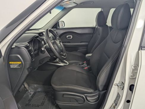 Used 2018 Kia Soul w/ Convenience Package FWD image 11