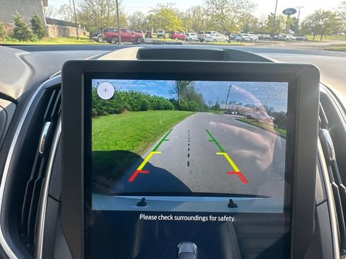 Used 2023 Ford Edge SEL w/ Convenience Package image 9