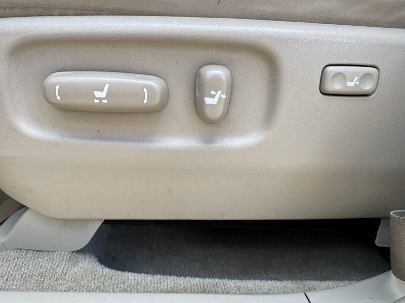 Used 2006 Toyota Highlander Limited AWD/4WD image 28