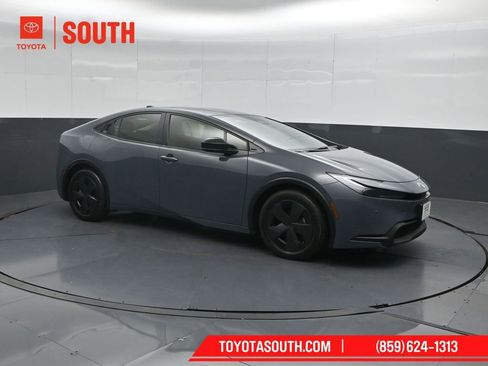 Used 2025 Toyota Prius LE FWD image 4