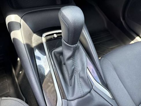 Used 2025 Toyota Corolla LE FWD image 21