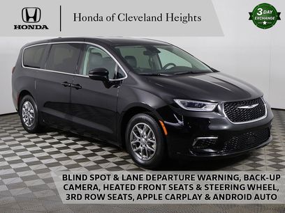 Used 2024 Chrysler Pacifica Touring-L