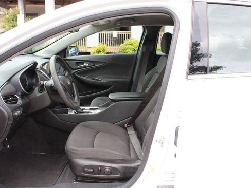 Used 2021 Chevrolet Malibu LT FWD image 14