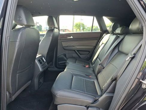 Used 2022 Volkswagen Atlas Cross Sport SE w/ Black Wheel Package AWD/4WD image 10