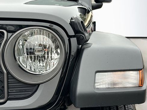 Used 2024 Jeep Gladiator Sport image 9