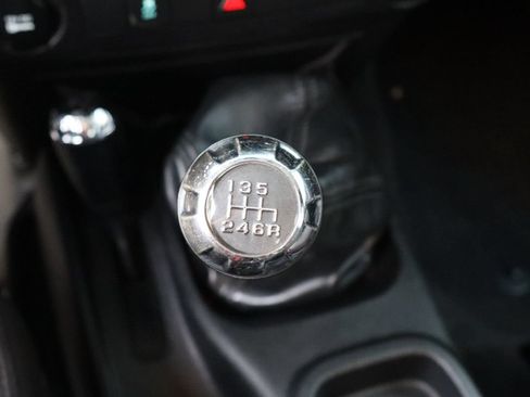 Used 2017 Jeep Wrangler Sport AWD/4WD image 16