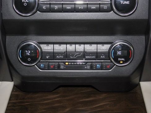 Used 2020 Ford Expedition Platinum image 18