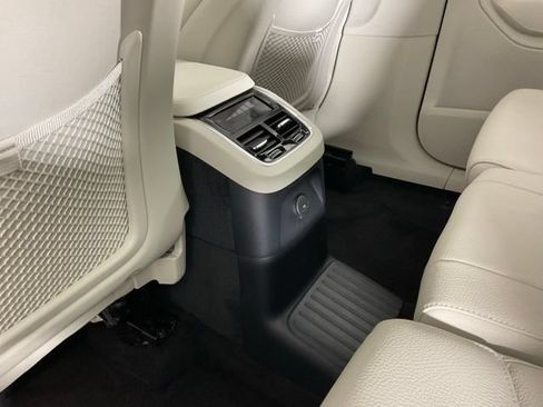 Certified 2025 Volvo XC90 T8 Plus w/ Protection Package Premier AWD/4WD image 18