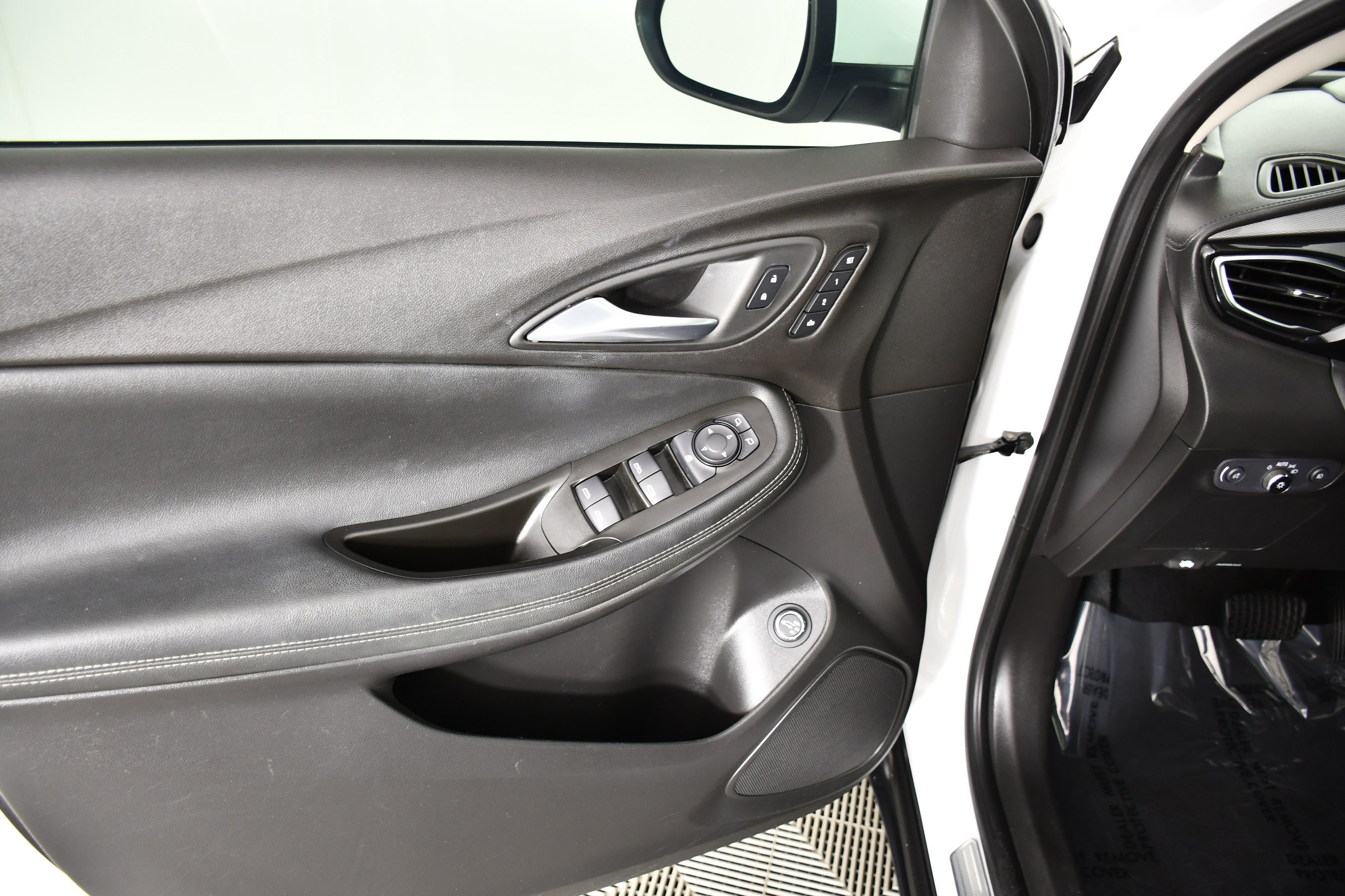 Used 2022 Buick Encore GX Essence w/ Advanced Technology Package FWD image 38