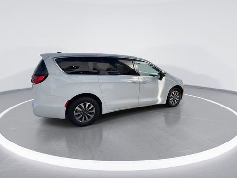 New 2024 Chrysler Pacifica Select image 8