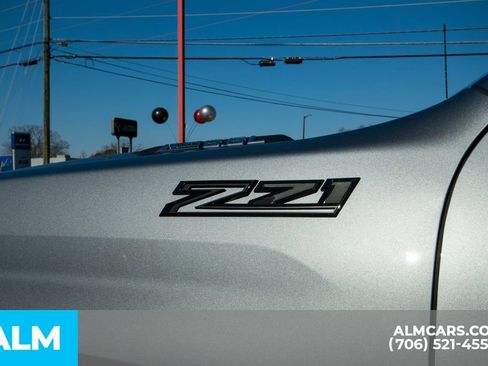 Used 2024 Chevrolet Silverado 2500 Custom w/ Custom Value Package image 10