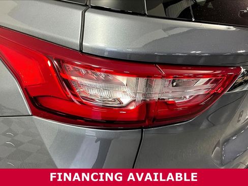 Used 2021 Chevrolet Traverse LT FWD image 23