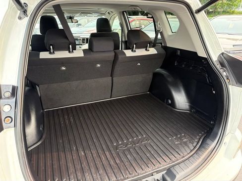 Used 2018 Toyota RAV4 XLE AWD/4WD image 8