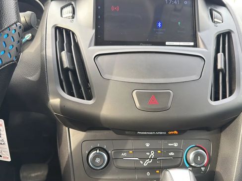 Used 2015 Ford Focus SE FWD image 85