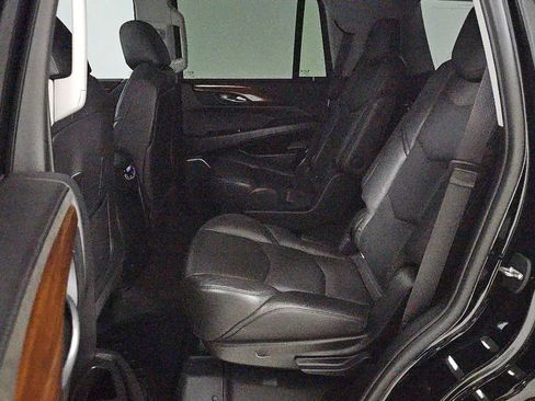 Used 2019 Cadillac Escalade Luxury w/ Escalade Sport Edition AWD/4WD image 5