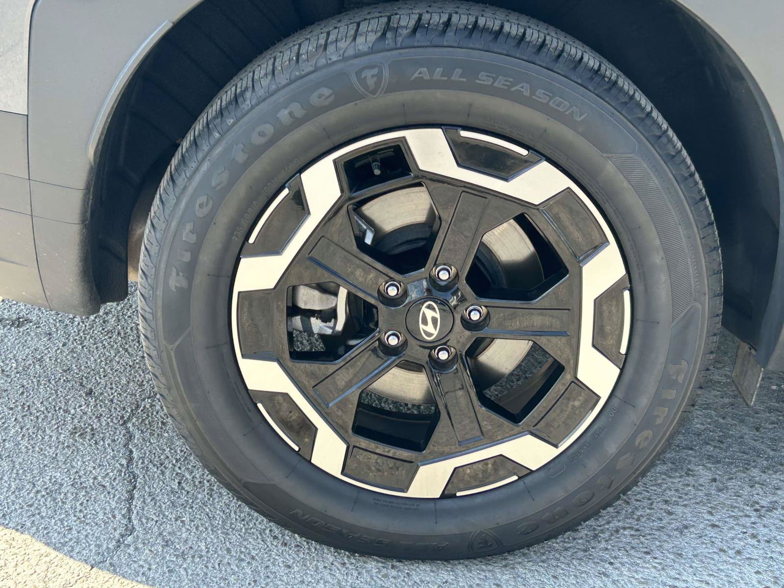 Used 2025 Hyundai Santa Fe SEL FWD image 9