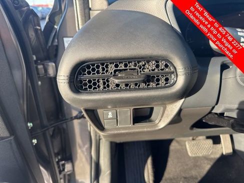 Used 2025 Honda HR-V LX image 17
