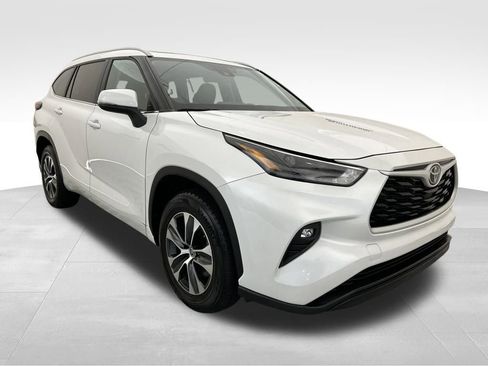 Used 2024 Toyota Highlander XLE image 7