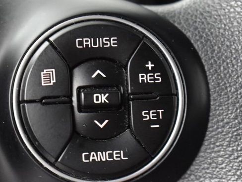 Used 2022 Kia Soul LX FWD image 25