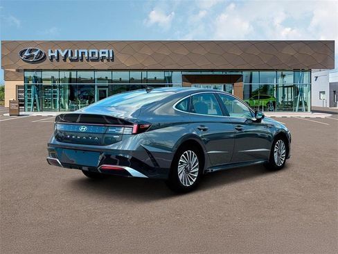 New 2025 Hyundai Sonata Limited image 7