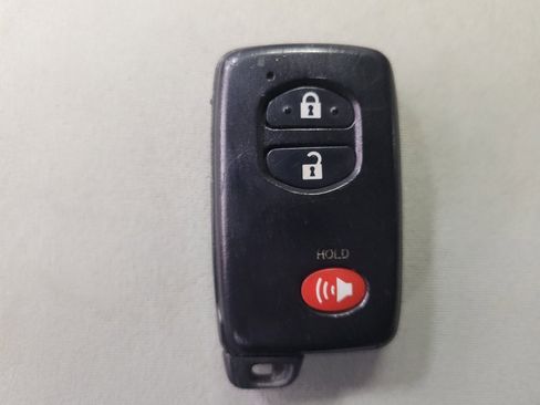 Used 2014 Toyota Prius Five image 32