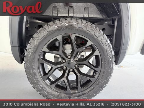 Used 2025 GMC Sierra 1500 AT4 w/ AT4 Premium Package AWD/4WD image 9