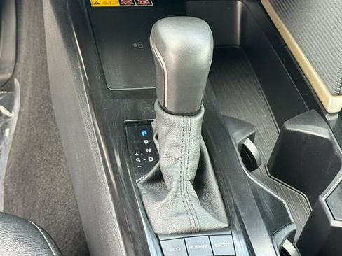 Used 2025 Toyota Camry Hybrid FWD image 20