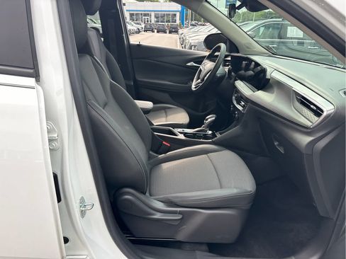 Certified 2024 Buick Encore GX Preferred FWD image 22