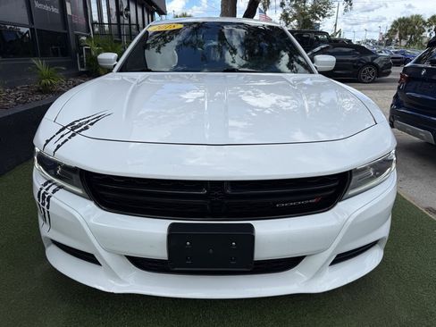 Used 2018 Dodge Charger SXT Plus RWD image 2