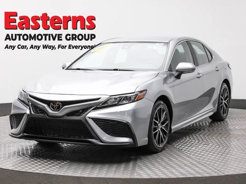 Used 2024 Toyota Camry SE FWD image 1