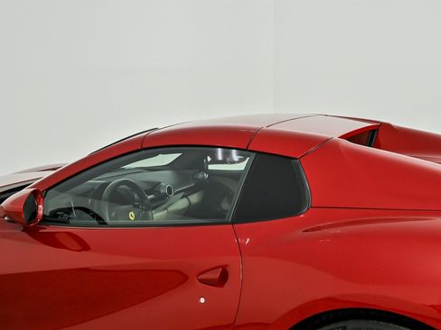 Used 2021 Ferrari 812 GTS image 23