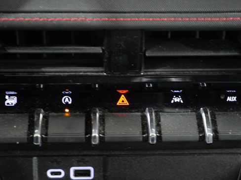 Used 2023 Chevrolet Colorado Z71 w/ Z71 Convenience Package 2 image 18