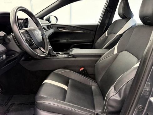 Used 2025 Toyota Camry SE AWD/4WD image 11