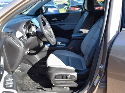 Used 2018 Chevrolet Equinox Premier FWD image 16