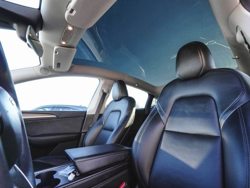 Used 2022 Tesla Model Y Long Range image 28