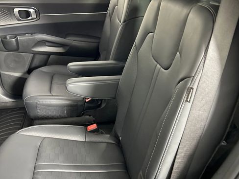 Used 2025 Kia Sorento EX w/ EX Panoramic Sunroof Package AWD/4WD image 16