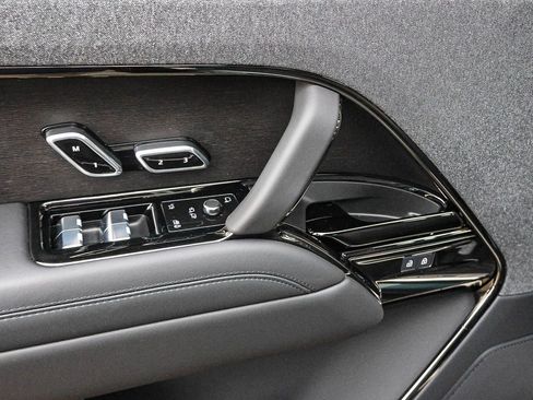 New 2026 Land Rover Range Rover Sport SE AWD/4WD image 32
