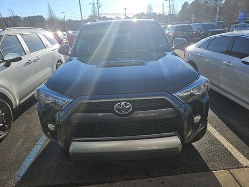 Used 2017 Toyota 4Runner TRD Off-Road image 2
