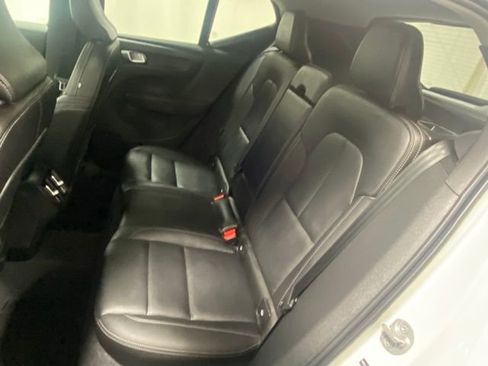 Used 2025 Volvo XC40 B5 Core image 14