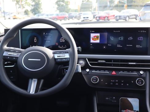 Used 2025 Hyundai Sonata SEL FWD image 13