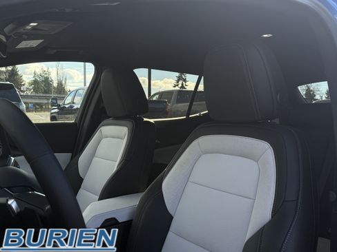 New 2026 Chevrolet Equinox EV LT image 10